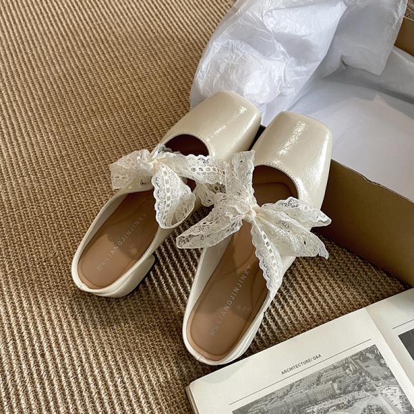 

Модная обувь Женские тапочки Повседневные шлепанцы Закрытый носок Пантофли Квадратный каблук Мягкие Роскошные Плоские 2025 Блок Ретро Обувь Женские тапочки Повседневные 35