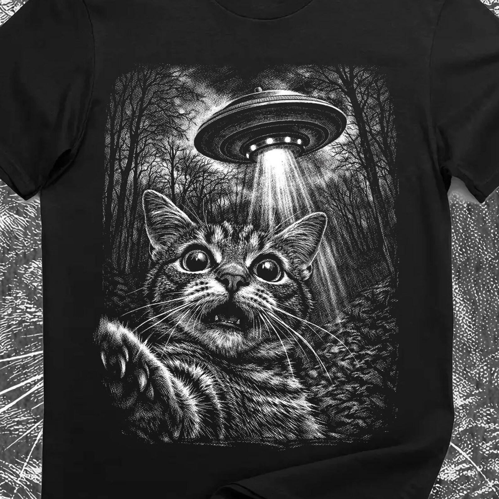 UFO Cat Abduction T-Shirt – Retro Sci-Fi Space Humor Cat Lover Tee XL