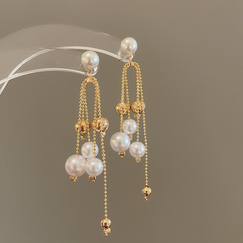 European and American pearl petal fringed earrings light luxury high-end stud earrings temperament versatile earrings design sense niche
