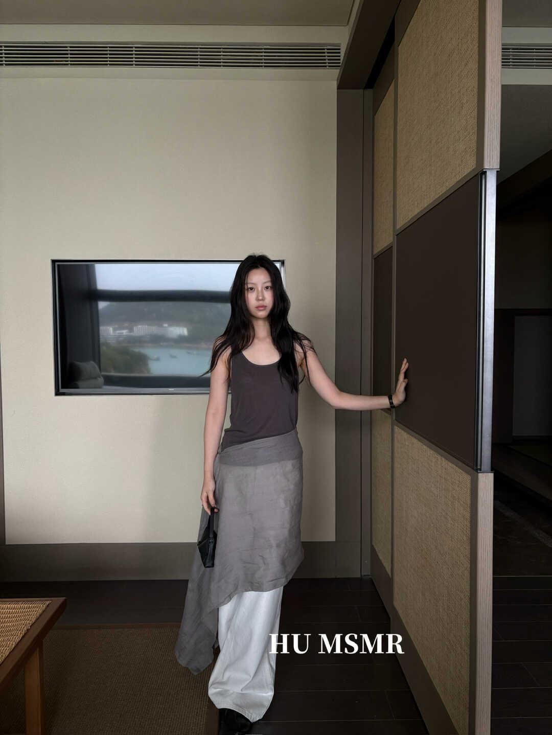 HUMSMR Minimalist Sleeveless Vest, Early Spring New Arrival (Model G6018) Medium