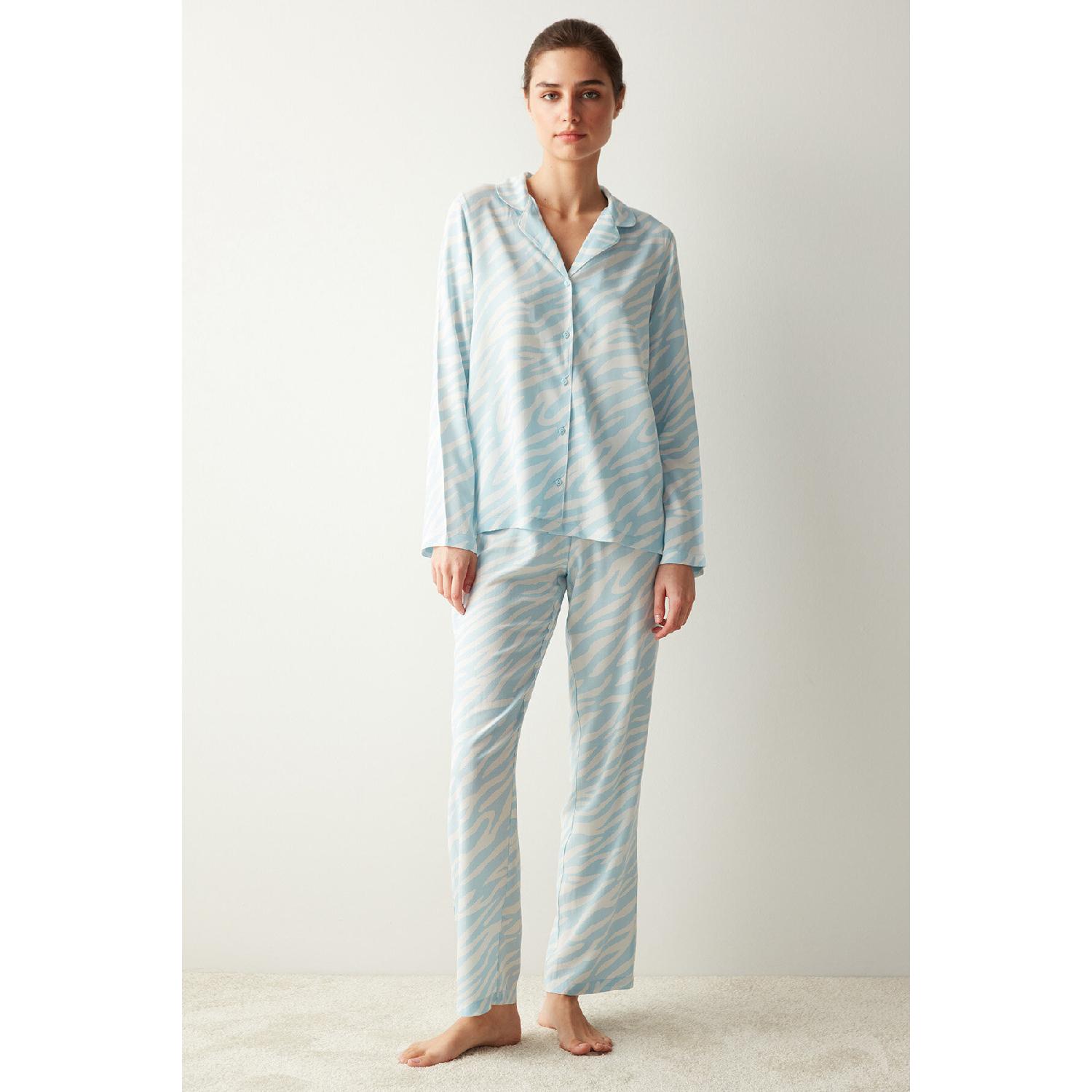 

Базовый пижамный комплект с рубашкой и брюками под зебру