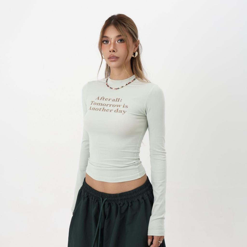 Slim-Fit Trendy Letter Print Long-Sleeved Top - Fashionable & Unique Design
