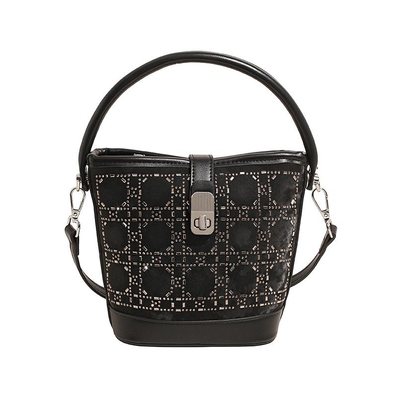 

High-end small bag women s new trendy fashion chain underarm bag summer versatile messenger bag light luxury Without pendant чёрный