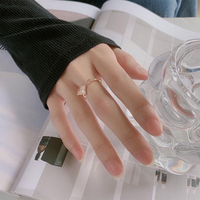 Donkey's Gold-Plated Mother-of-Pearl Clover Ring: Women's Luxury Fashion Statement