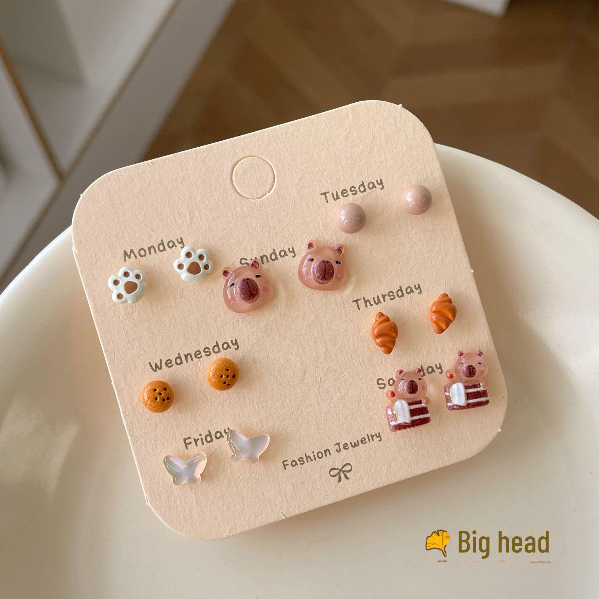 

Симпатичні сережки-капібара Maillard: Осінньо-зимовий мультяшний дизайн із смоляним ведмедиком, срібною голкою, ідеально підходить для студентів і повсякденного одягу.