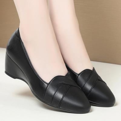 Women's Shoes Spring And Autumn New Wedge Soft Bottom Mom's Shoes Non-slip Black Work Shoes Fashion Outdoor Loafers Female