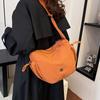 2025 new leisure sports messenger bag, the same travel bag for men and women, college students commuting to class, shoulder dumpling bag