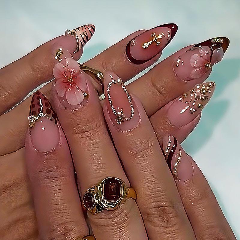 24Pcs Short Oval Pink Press On Nails With Golden Flowers Retro Gradient Summer Cute Full Cover Almond False Nail Tips