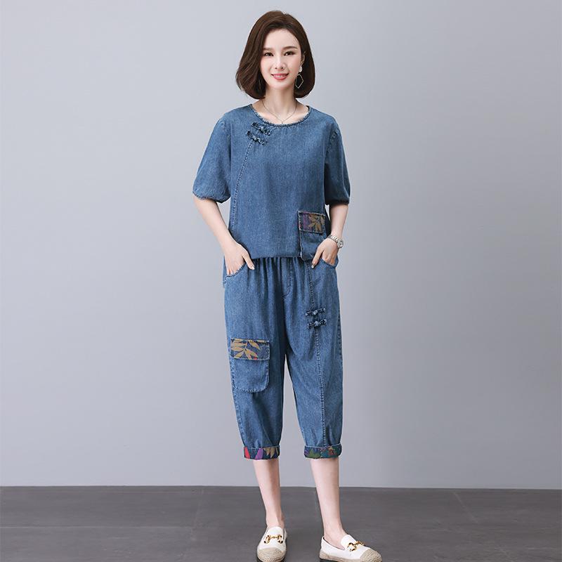 Mámin letní džínový set: Top s krátkým rukávem a kulatým výstřihem & Sedmibodové kalhoty pro ženy středního a staršího věku