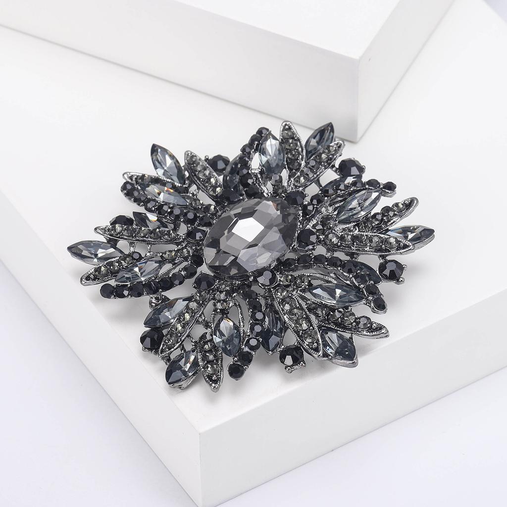 Fashion Alloy Large Crystal Glass Brooch Exaggerated Creative Women'S Sweater Coat Corsage Ornament Pin