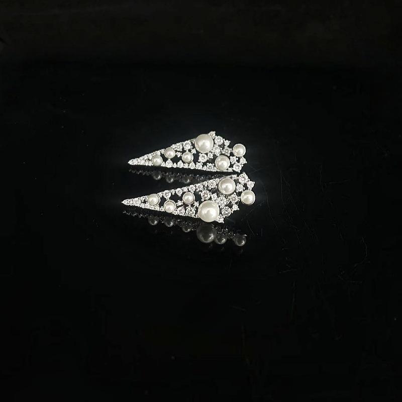 Geometric Triangle Zircon Pendant Necklace and Earring Set