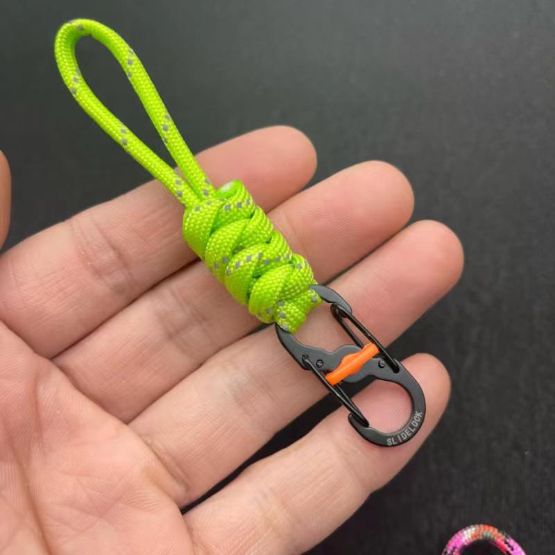 Kompaktní paracordový klíčenka proti krádeži s uzamykatelným hákem a přezkou Figure 8 pro venkovní použití