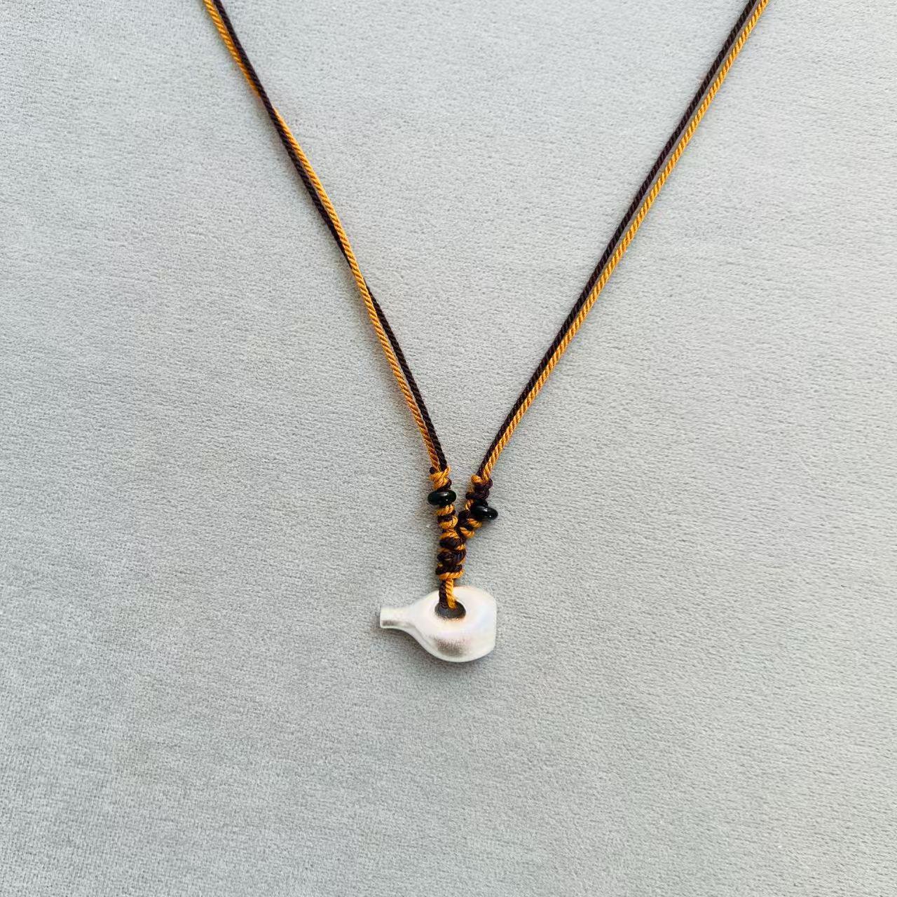 

ESN Classic Engraved Wine Flask Necklace - Nomadic Style with Single-Ear Flask and Woven Basket Sweater Chain.