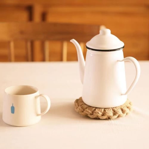 Stylish, Heat-resistant Straw Trivet with Hooks, Perfect for Iron Kettles, Pots, Earthenware Pots, and Other Ironware. A Simple, Decorative Accessory