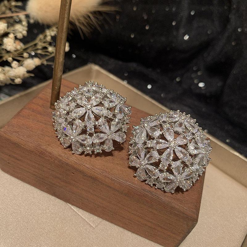 Three-dimensional Dandelion Earrings Sweet Temperament Elegant Small Lady Hollow Button Flower Earrings