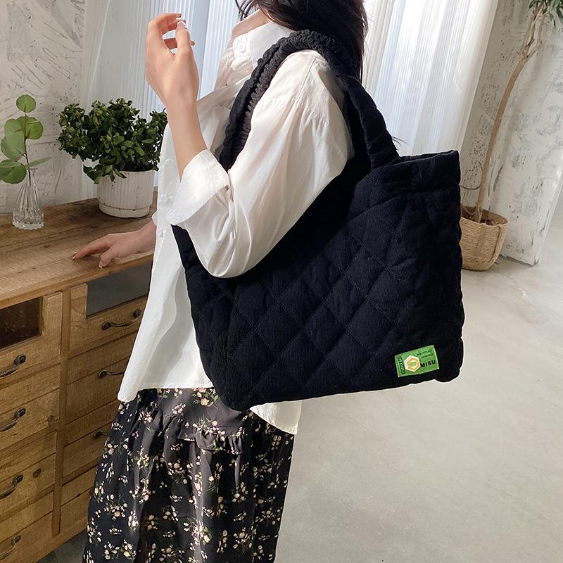 

Autumn and winter new diamond women s bag casual shoulder armpit bag simple large-capacity handbag tide чёрный