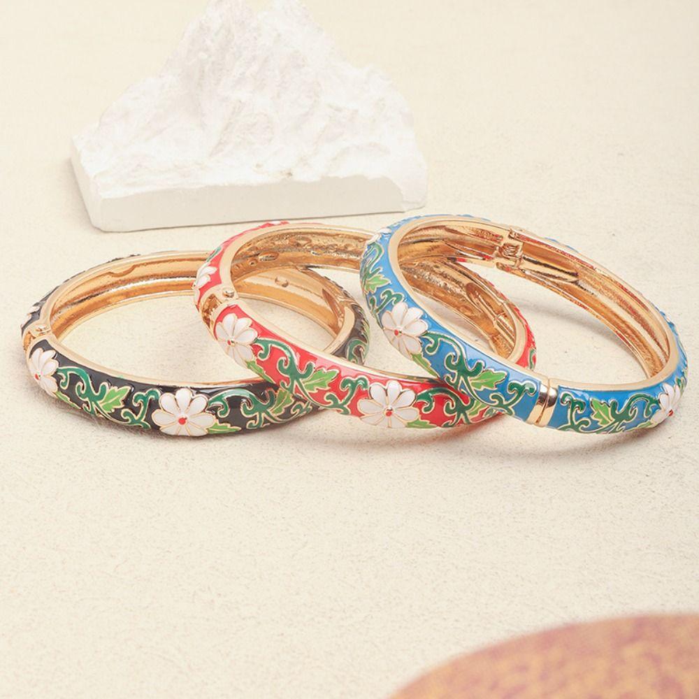 Traditionelles Vintage Cloisonné Armreif Klassisches Damen Handarmband Hohlgeschnitztes Blumenarmband Mädchen