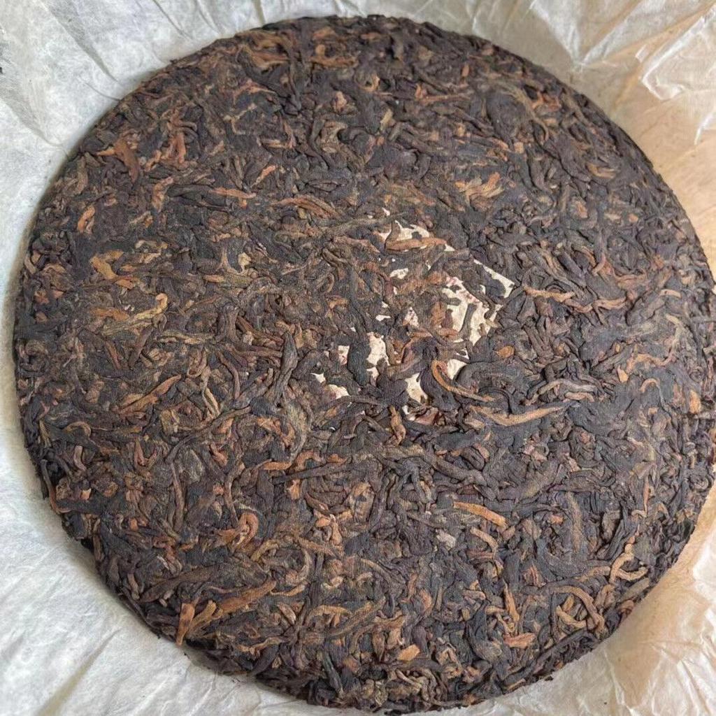 1999 Banzhang Commemorative Cake Yunnan Pu'er Tea Old Cooked Tea Cake 357G