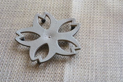 Ikenaga Iron Works Nanbu Ironware Kettle Holder for Iron Kettles, 16.5 X 16.5cm, Cherry Blossom and Brown