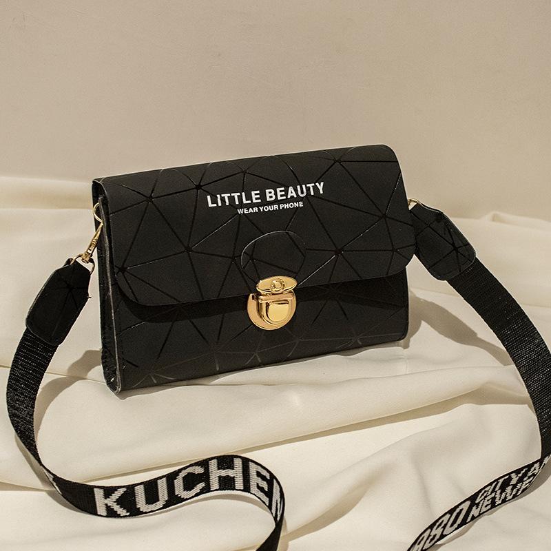 Guangzhou small bag summer and autumn new women's oblique span shoulder printing personalized rhombus triangular small square bag tide