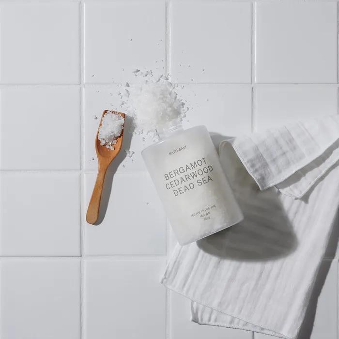 

[JAJU/JAJU] Бергамот Кедр Соль для ванны Мертвого моря 650г white