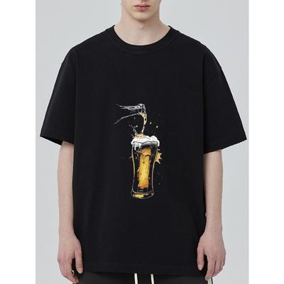 Schwarzes T-Shirt mit Bier-Gieß-Grafikdesign für Freizeitkleidung
