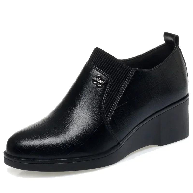 Fashion Women's 2025 Spring and Autumn New Soft Leather Middle Heel Thick Soled Leather Shoes Soft Soled Non Slip Single Shoes