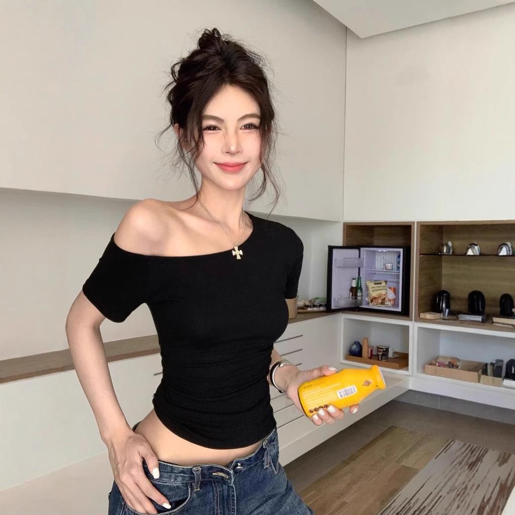 Gray diagonal neck off-the-shoulder short-sleeved T-shirt for women's summer slim-fitting and thin inside design, Spice Girl short bottoming top