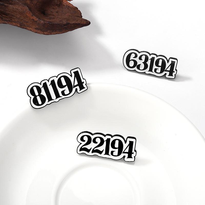 Stylish Geometric Number Brooch Pin For Fashionable Clothing And Accessories