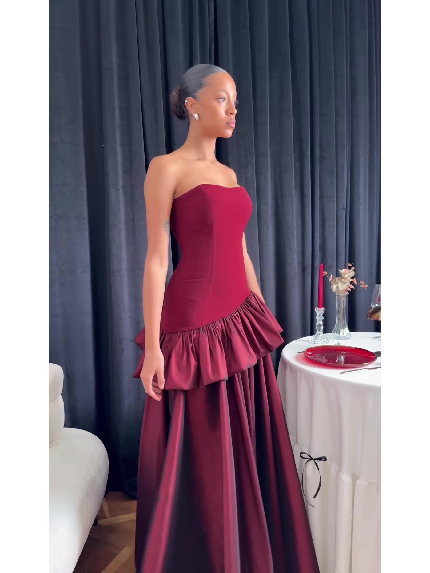 

Элегантное длинное вечернее платье без рукавов для женщин - Коллекция Весна 2025 M бордовый