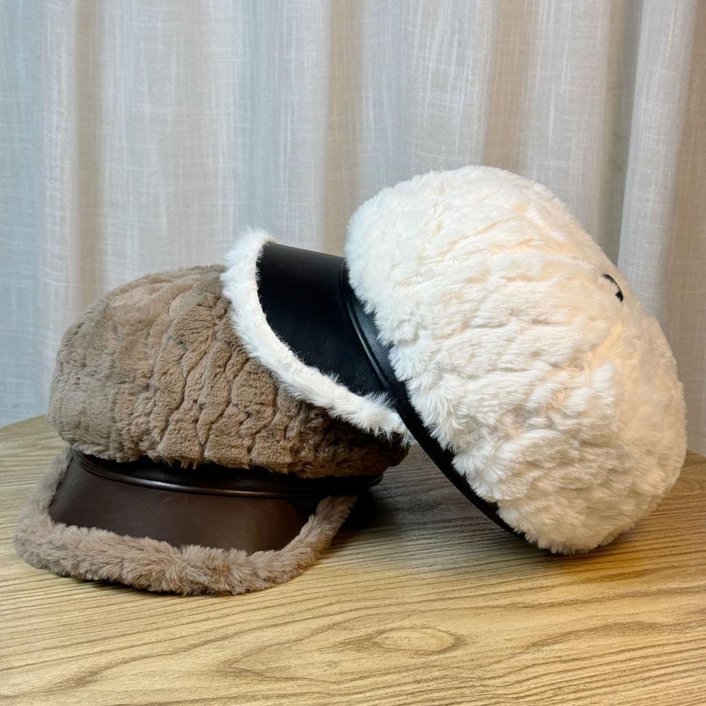 New Octagonal Hat for Women In Autumn and Winter Fashionable and Warm Face Showing Small Plush Duck Cap