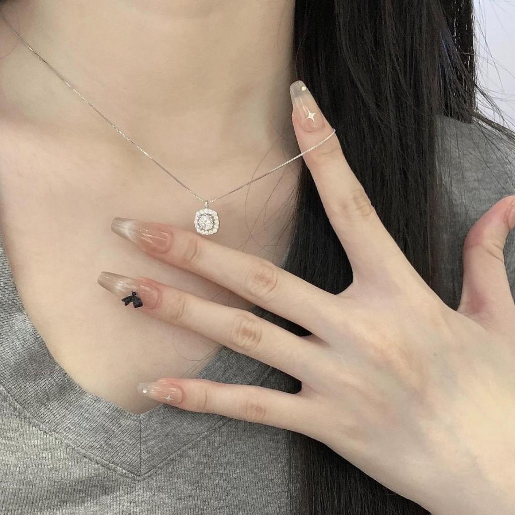 Nickel Silver-Plated Gold Sugar Cube Pendant Necklace for Women: Elegant, Simple, Versatile Luxury.