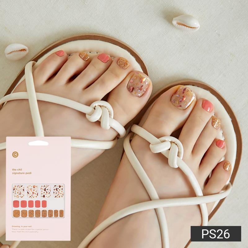 Daily Classics Pediküre Nagelsticker - 37 selbstklebende Spitzen, Soft Check & Blumendesigns, Schnelle 5-Minuten-Pediküre