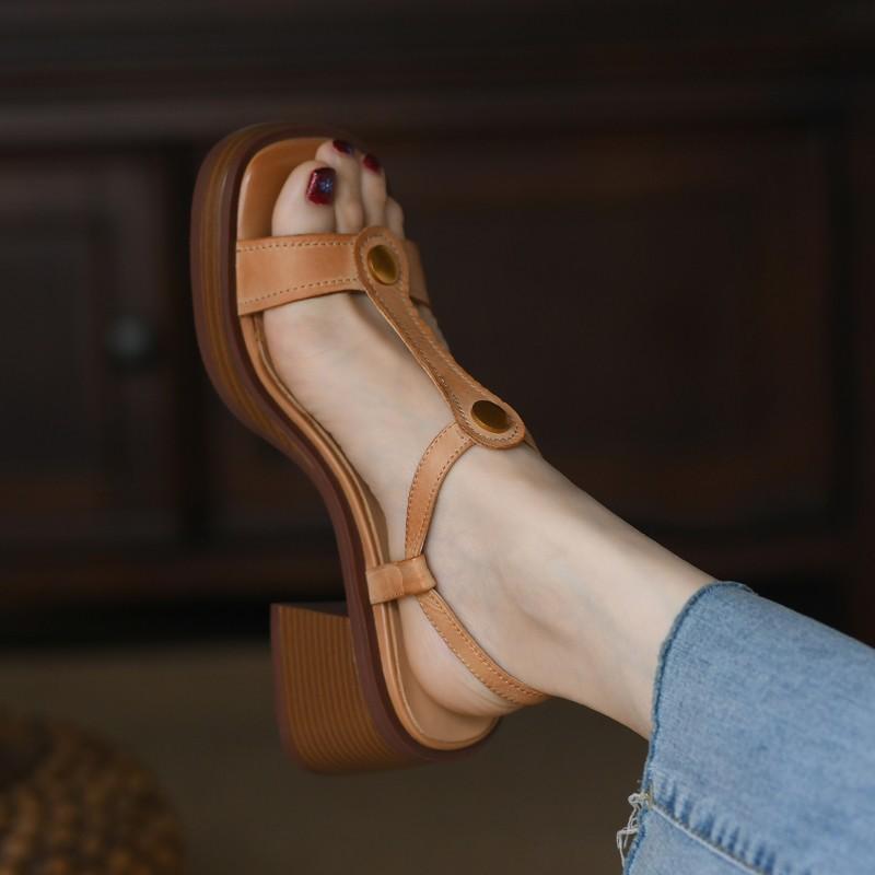 

Сандалии в европейском и американском стиле в стиле ретро для женщин 2024 года, летний дизайн, римский квадратный носок, толстые каблуки, толстая подошва, высокие каблуки 37 светло-коричневого