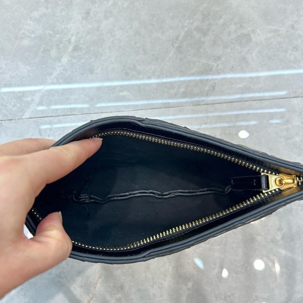2026 Été nouvelle tendance cuir sac d'aisselle transfrontalier mode décontractée cuir de vachette sac d'aisselle main poignet femmes