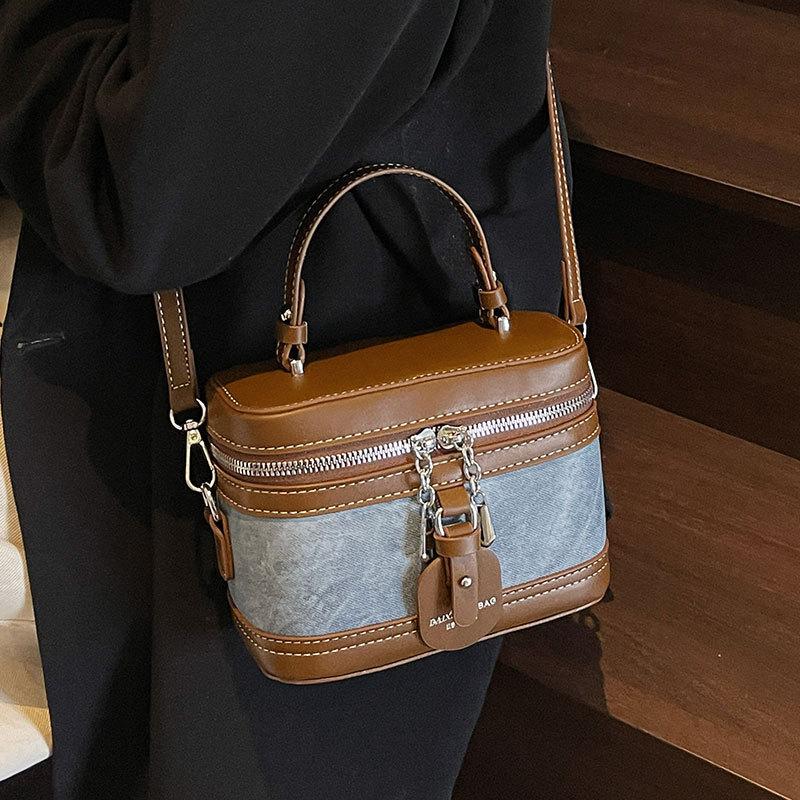 Trend wholesale niche personality contrasting colors fashionable portable box bag Korean version versatile casual commuter wind messenger women's bag