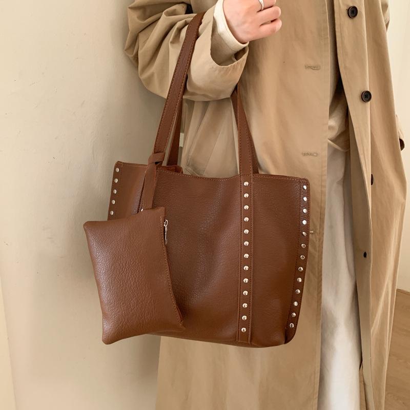 High-End Versatile Rivet Large Capacity Shoulder & Tote Bag