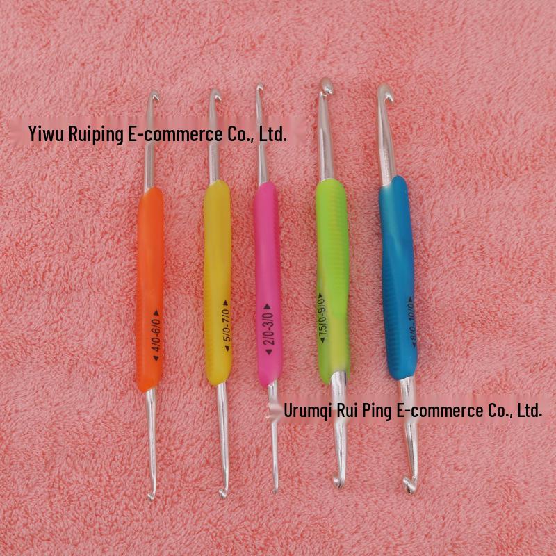 Solid Crochet Hook Set with Silicone Handles - Dual-Ended, Colorful Yarn Knitting Tools