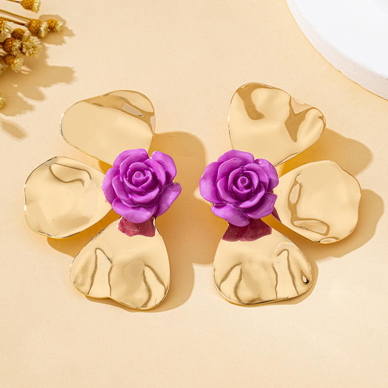 

A Pair of Women s Earrings with Exaggerated Three-Dimensional Flower Petals, Sweet Holiday-Style Earrings Suitable for Daily Wear and Vacation Wear фіолетовий