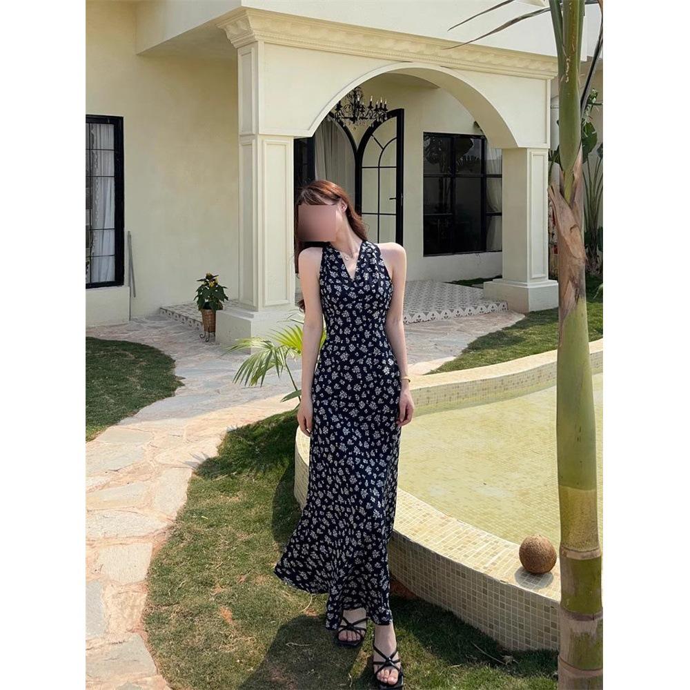 

Red Floral V-Neck Halter Dress: French Summer Seaside Style S (fits up to 90 lbs)