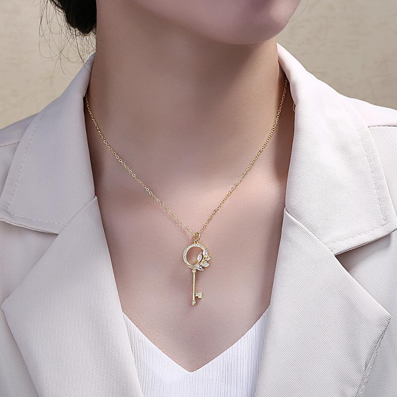 Vines Key Necklace Women's Flowers Leaves Pendant