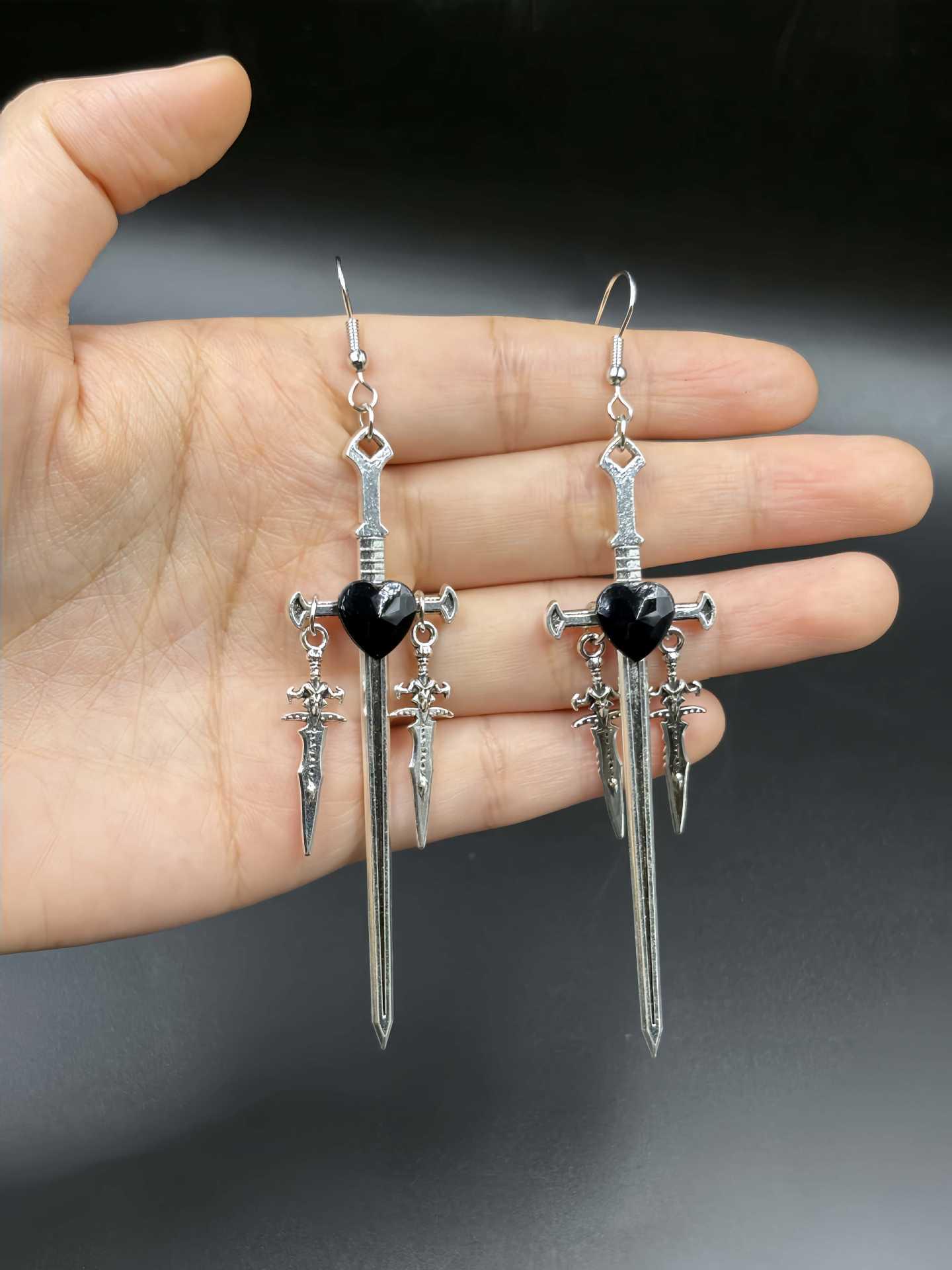 Трансграничные Готические Ретро Сердце Камень Большой Меч Серьги - Европейский и Американский Стиль