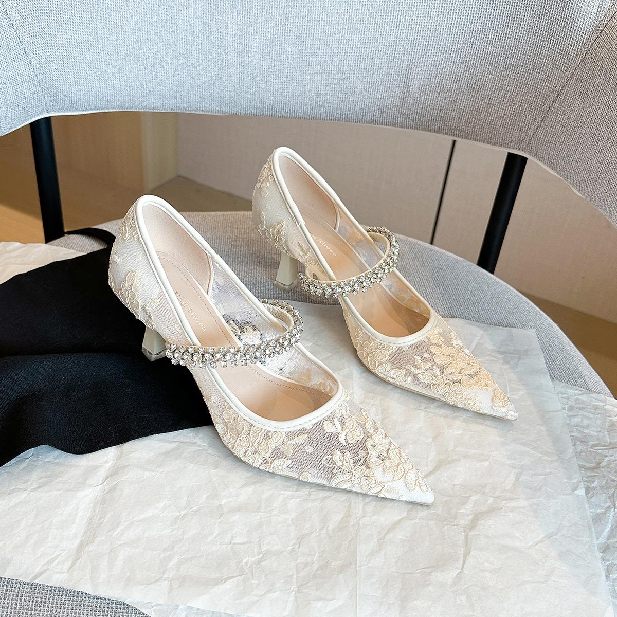 

879-7 Xiaoxiangfeng sexy lace pointed high-heeled single shoes, new socialite style with rhinestone thin-heeled single shoes 40