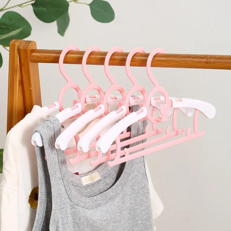 New Multifunctional Baby Clothes Hanger Cute Cartoon Design Expandable No Trace Drying Rack Household Appliques Polyester Materi