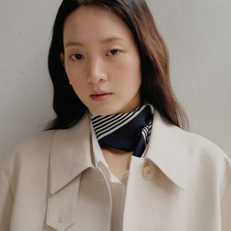 MANNON_Signature geometric silk square scarf_Black