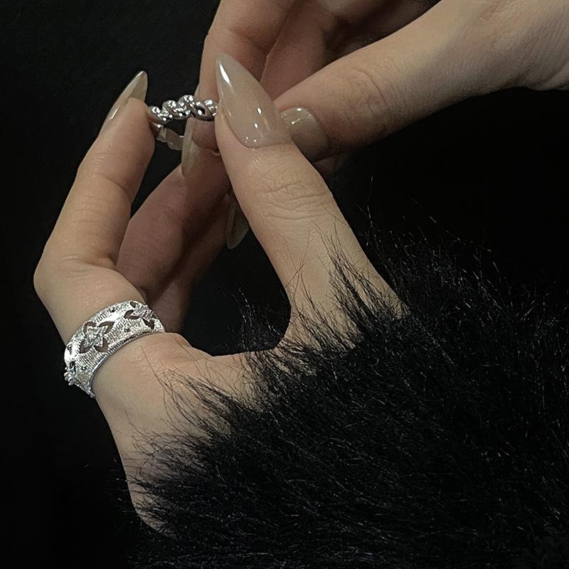 Italian Brushed Hollow Lace Honeycomb Flower Opening Ring Daisy Wide Version Antique Engraved Set Ring Woman