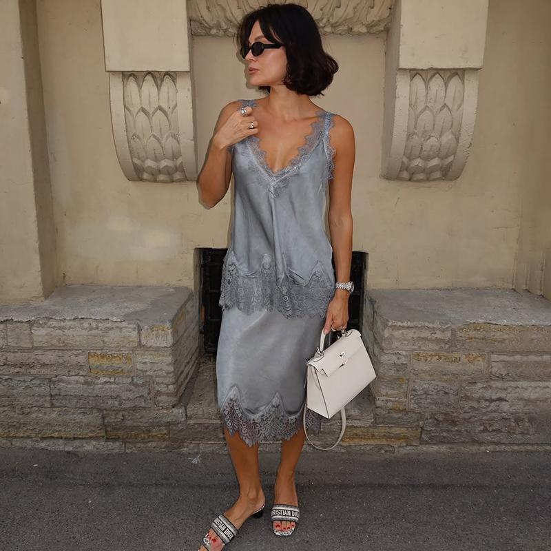 Spetsdetaljerad Topp för Kvinnor Camisole Toppar V-ringad Ärmlös Lös Väst Ny Sommar 2026 Mode Kvinnlig Pendling T-shirt