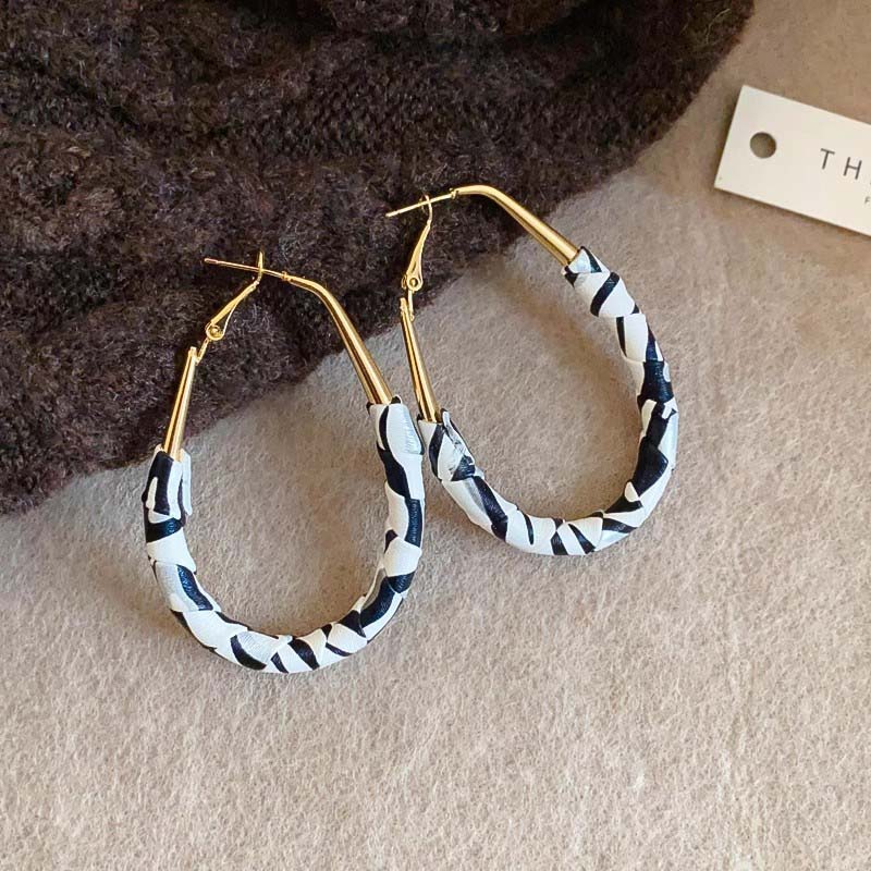 Vintage Metal Leopard Hoop Earrings for Women Simple Gold Big Circle Round Ear Buckle Earrings Jewelry Accessories
