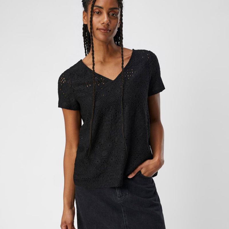 Feodora Eyelet Embroidery V-neck T-shirt Women OBJECT