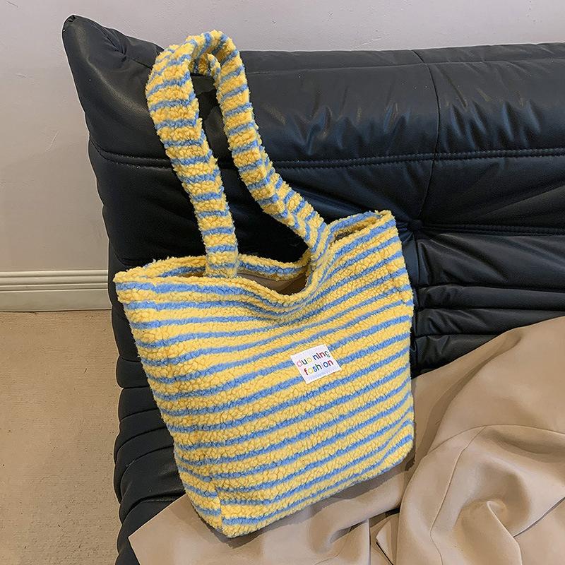 

Женская сумка-тоут из овечьей шерсти в полоску, повседневная, универсальная, нишевая, плюшевая, универсальная, большой вместимости, на плечо, подмышку, сатчел average size